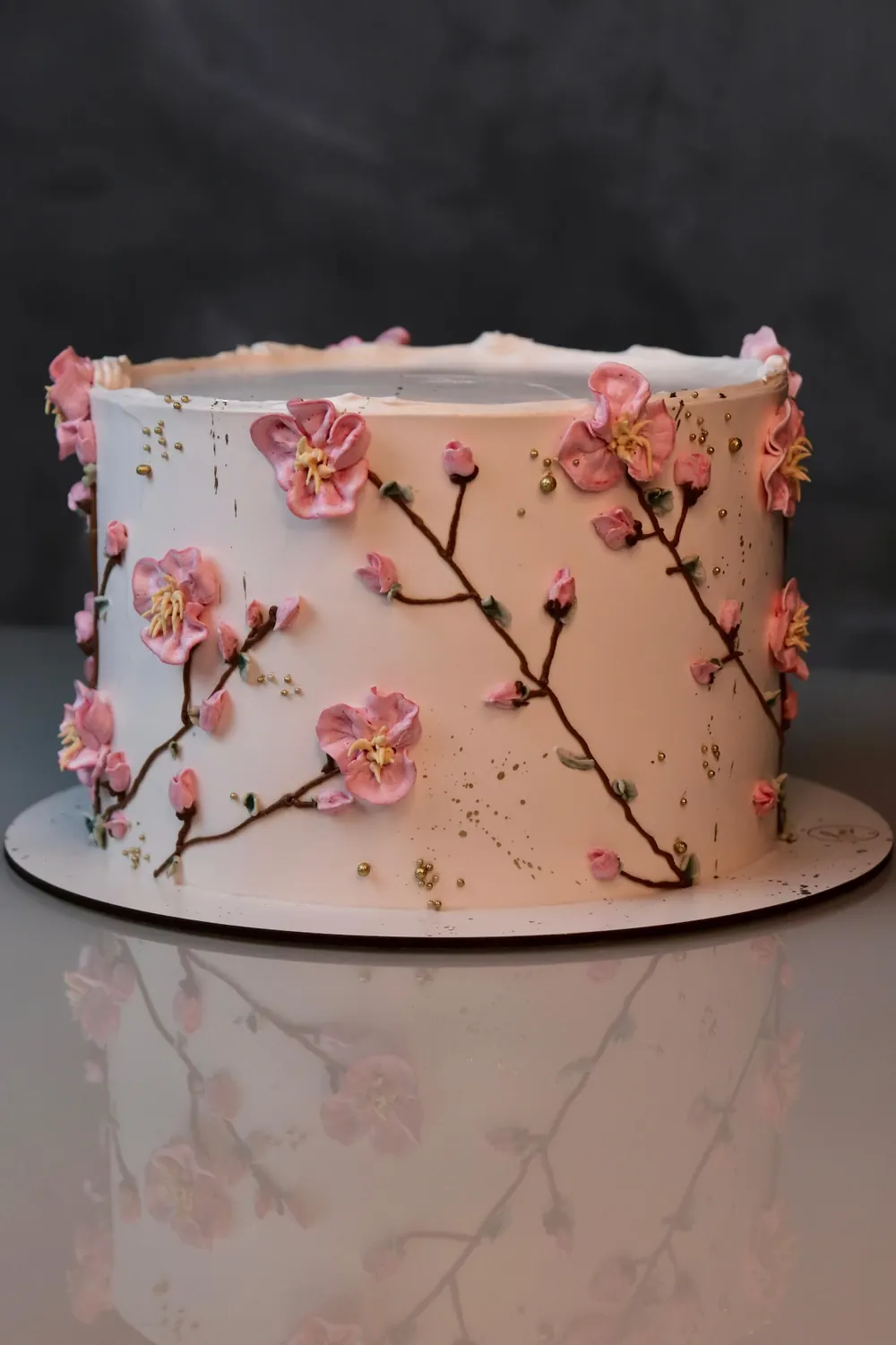 Bolo decorado em chantininho com flores